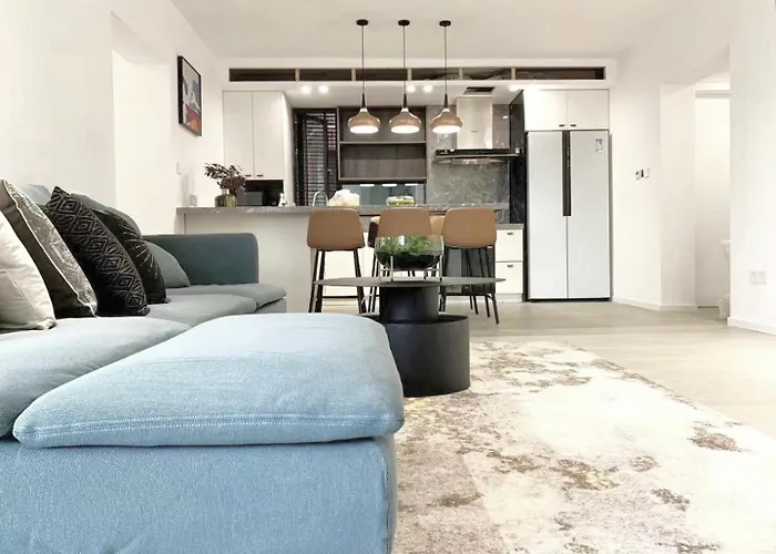Eastern Hub - Jing\'An Temple Branch Stylish 3Bedrooms In Bustling Location Surrounded By Trendy Bistro And Bar Street, Only 100M From Subway