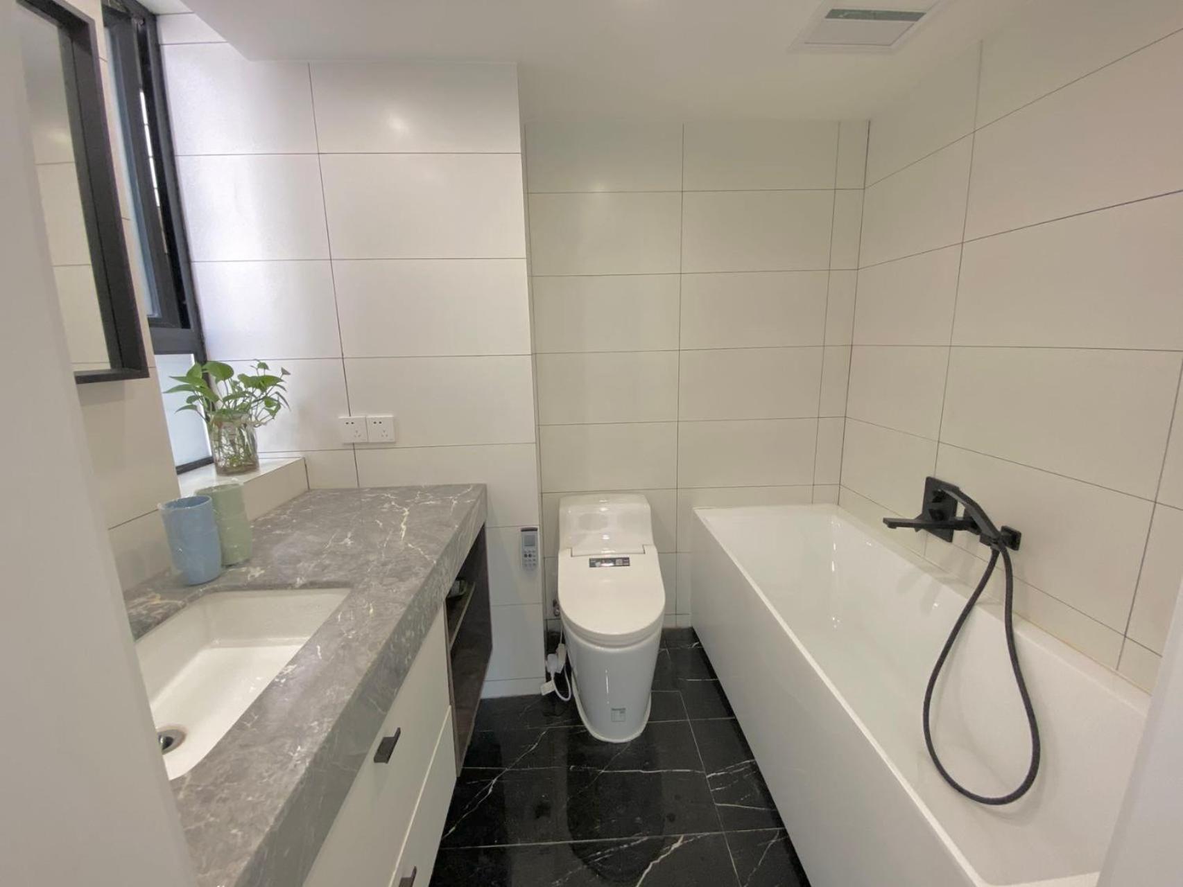 Eastern Hub - Jing'an Temple Branch Stylish 3bedrooms In Bustling Location Surrounded By Trendy Bistro And Bar Street, Only 100m From Subway Shanghai